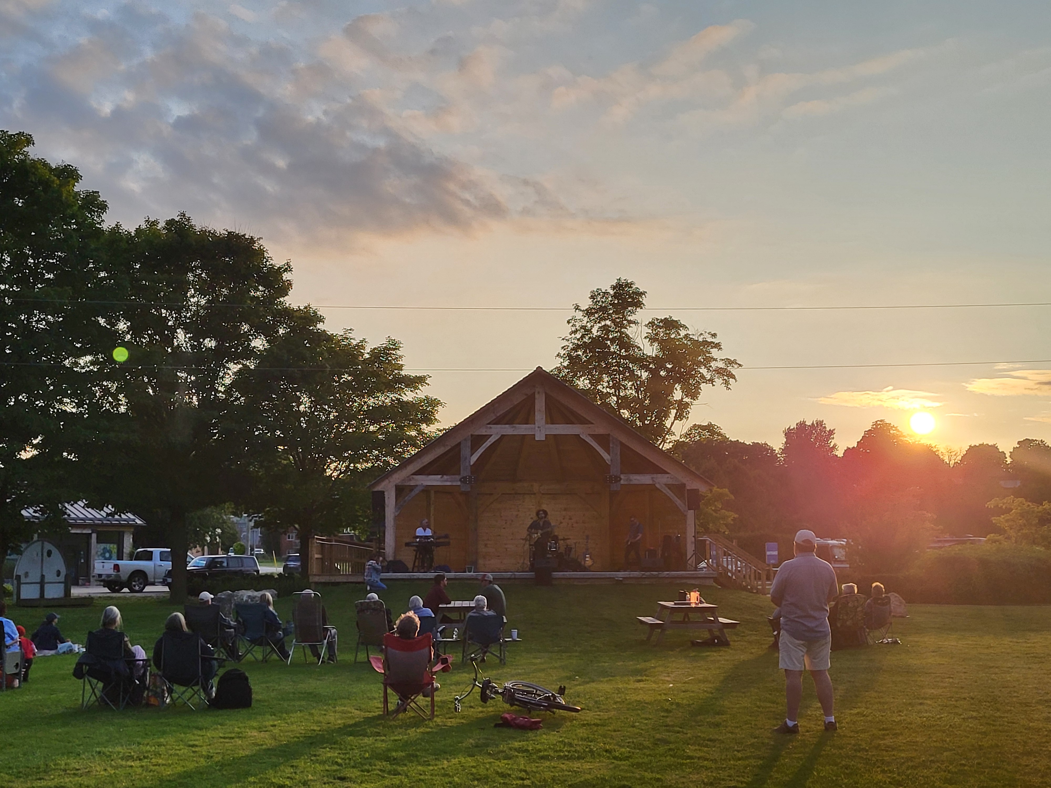 Photo of bandshell concert