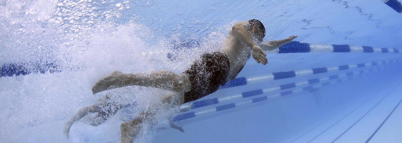 Image by David Mark from Pixabay of man swimmming laps