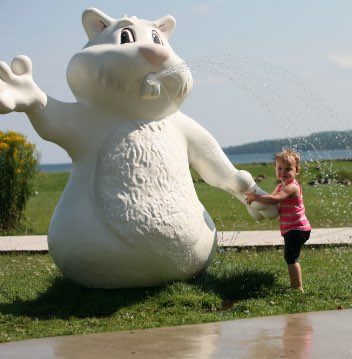 Wiarton Willie statue